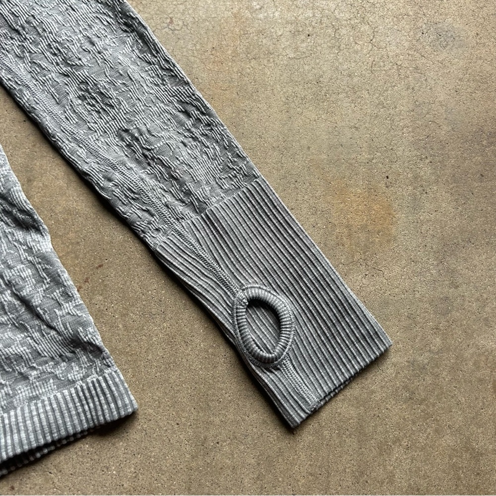 Grey Printed Lululemon Swiftly Tech Size 6 - image 3